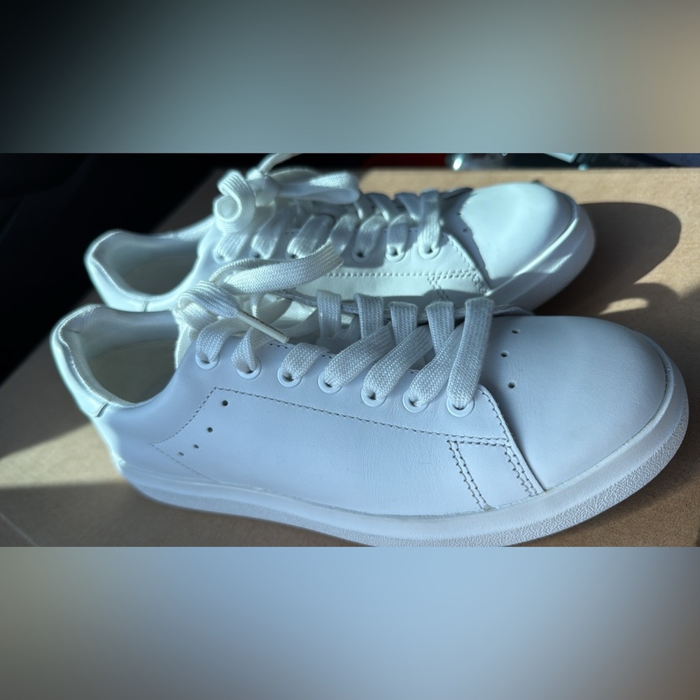 Brand new sneakers Tory bruce saize 5